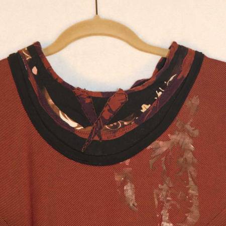 2T2-Neck-Stencil-detail